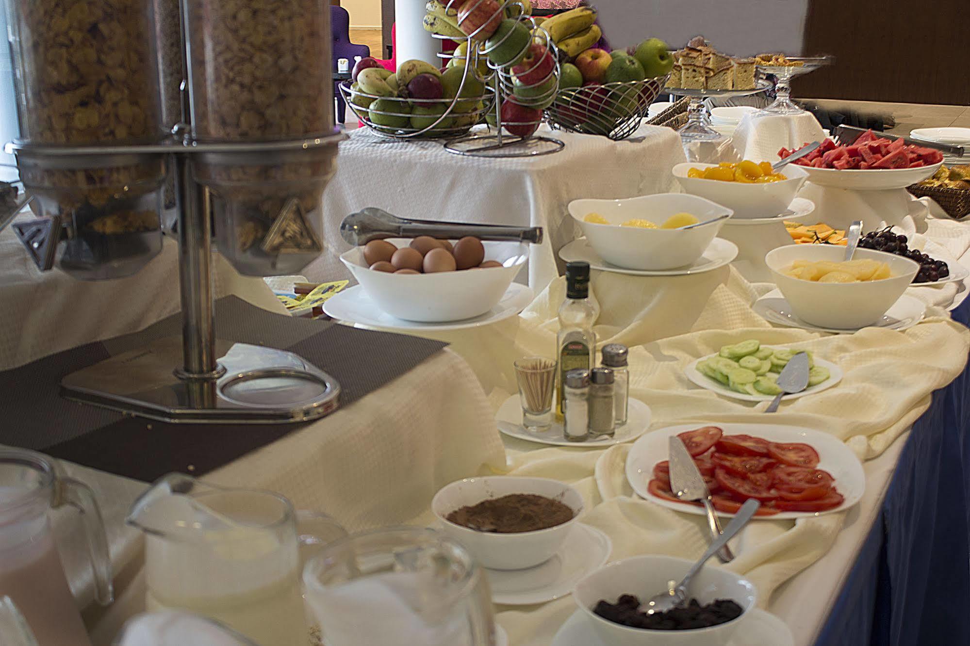 Regency Way Montevideo Hotel ภายนอก รูปภาพ